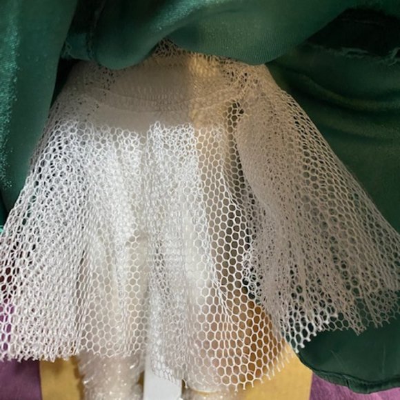 "JADE" Special Memories Holiday Porcelain Doll AVON - Picture 12 of 16